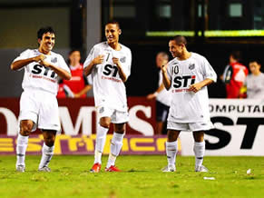 Neymar comemorando seu gol
