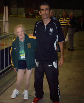 Doroty De Low, mesatenista de 97 anos e Marcio Tovar